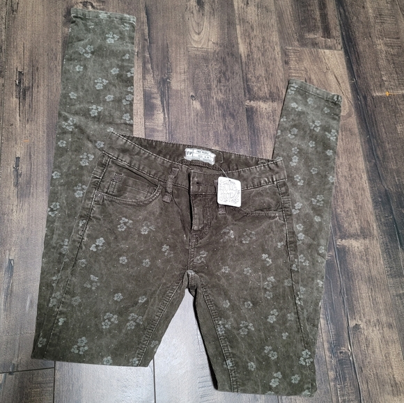 Free people olive green floral print skinny cords